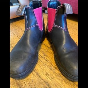Blundstones women’s gently worn boots size 8